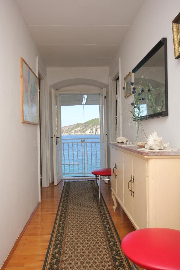 Apartments And Rooms By The Sea Komiza, Vis - 2431 Εξωτερικό φωτογραφία
