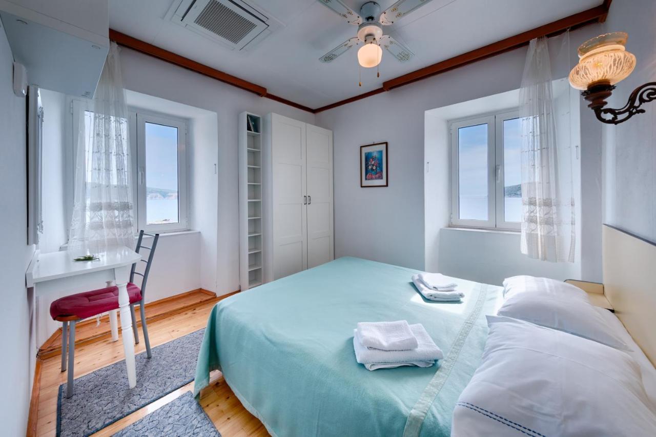 Apartments And Rooms By The Sea Komiza, Vis - 2431 Εξωτερικό φωτογραφία