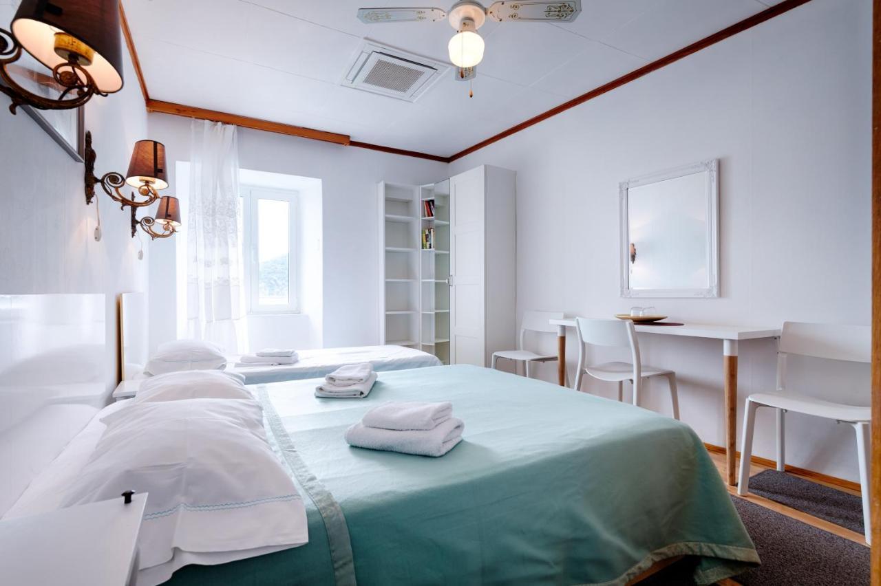 Apartments And Rooms By The Sea Komiza, Vis - 2431 Εξωτερικό φωτογραφία
